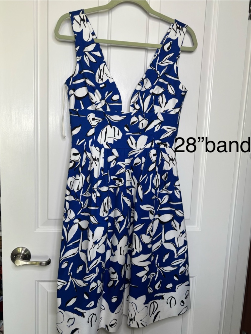 EUC OSCAR DE LA RENTA Blue and White Floral V-Neck Dress size 4/6